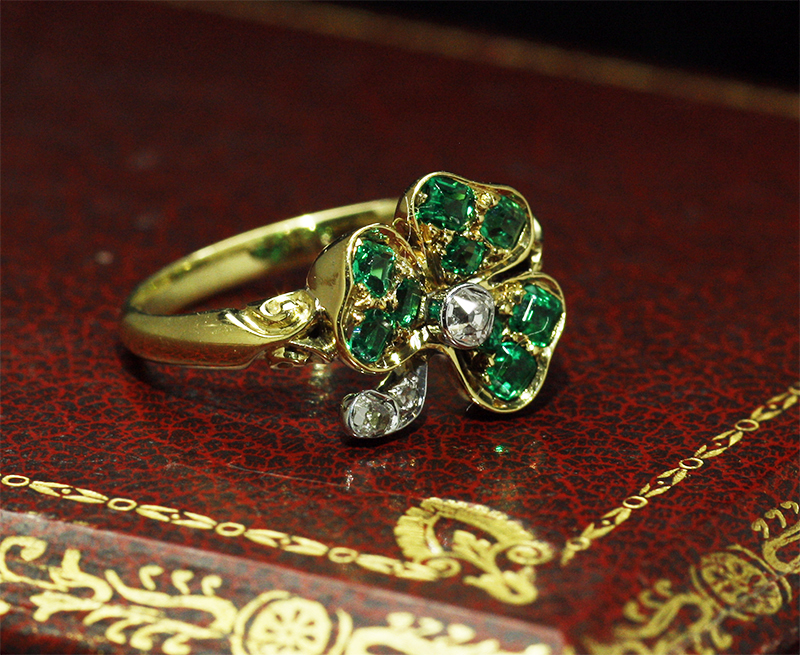 Antique Gallery Soleil アンティークジュエリー / 三つ葉のエメラルド